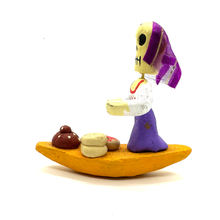Load image into Gallery viewer, Handmade Barro Woman - Vendedora Chalupera Art & Decor Muertolandia.com