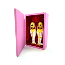 Load image into Gallery viewer, Handmade Shadow Box Nicho - Novios "Amor Eterno" Shadow Boxes Mexico CC Novias