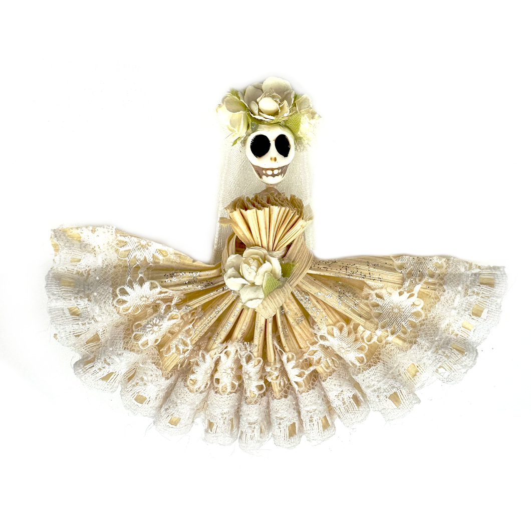 Handmade Mexican Folklorico Corn Husk Catrina Magnets : Hijas de Jalisco Series Art & Decor Mexico Hijas Clásica - Novia - White Dress