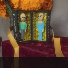 Load image into Gallery viewer, Handmade Shadow Box Nicho - Novios &quot;Besame Mucho&quot; Frente a Frente Shadow Boxes Mexico CC